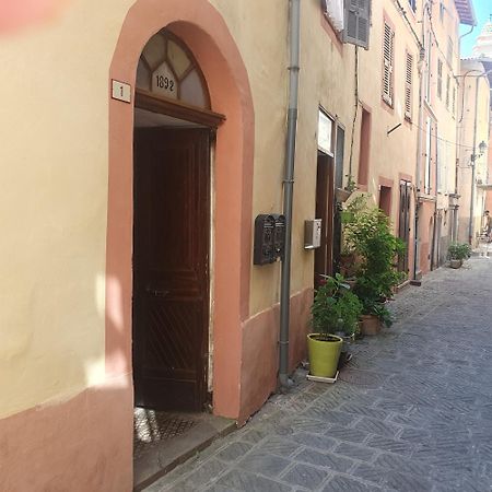 Baieta Chambre Rouge Moulinet  Номер фото